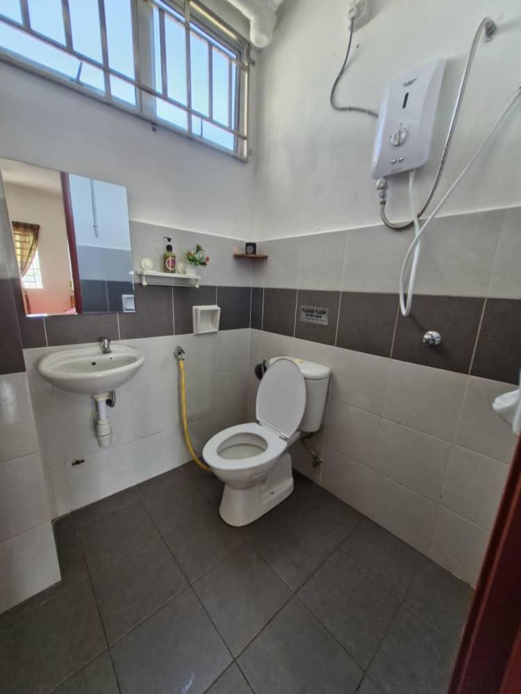 Anggerik Camelia Homestay Apartment Ladang Tok Pelam كُوالا تيرينغانو المظهر الخارجي الصورة